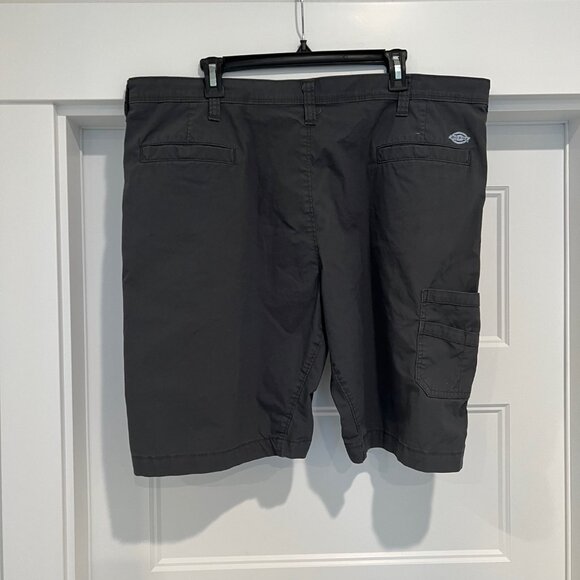 Dickies Charcoal Gray FLEX Cooling Regular Fit Utility Shorts, 11", Size 40 - Picture 4 of 7